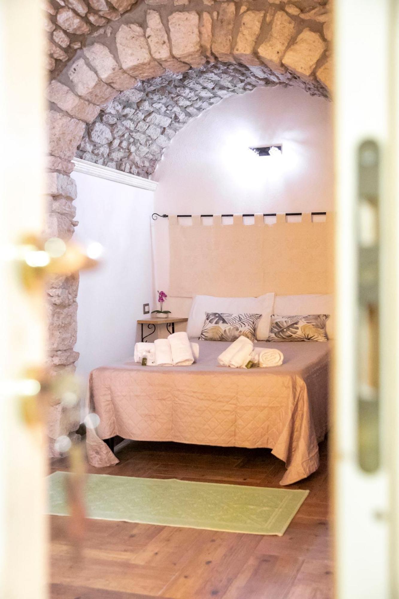 La Torre Del Pozzo Guest House Bosa Bagian luar foto