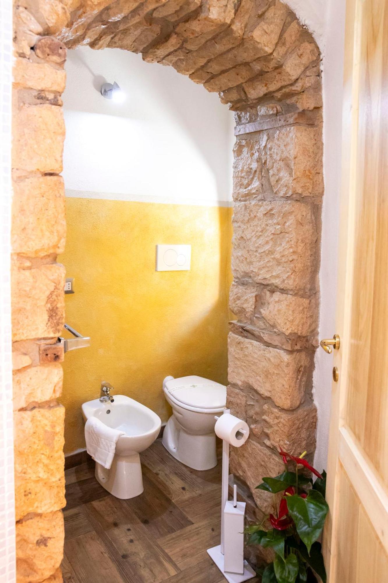 La Torre Del Pozzo Guest House Bosa Bagian luar foto