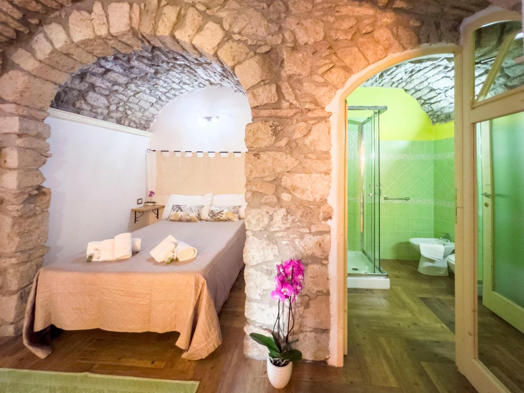 La Torre Del Pozzo Guest House Bosa Bagian luar foto
