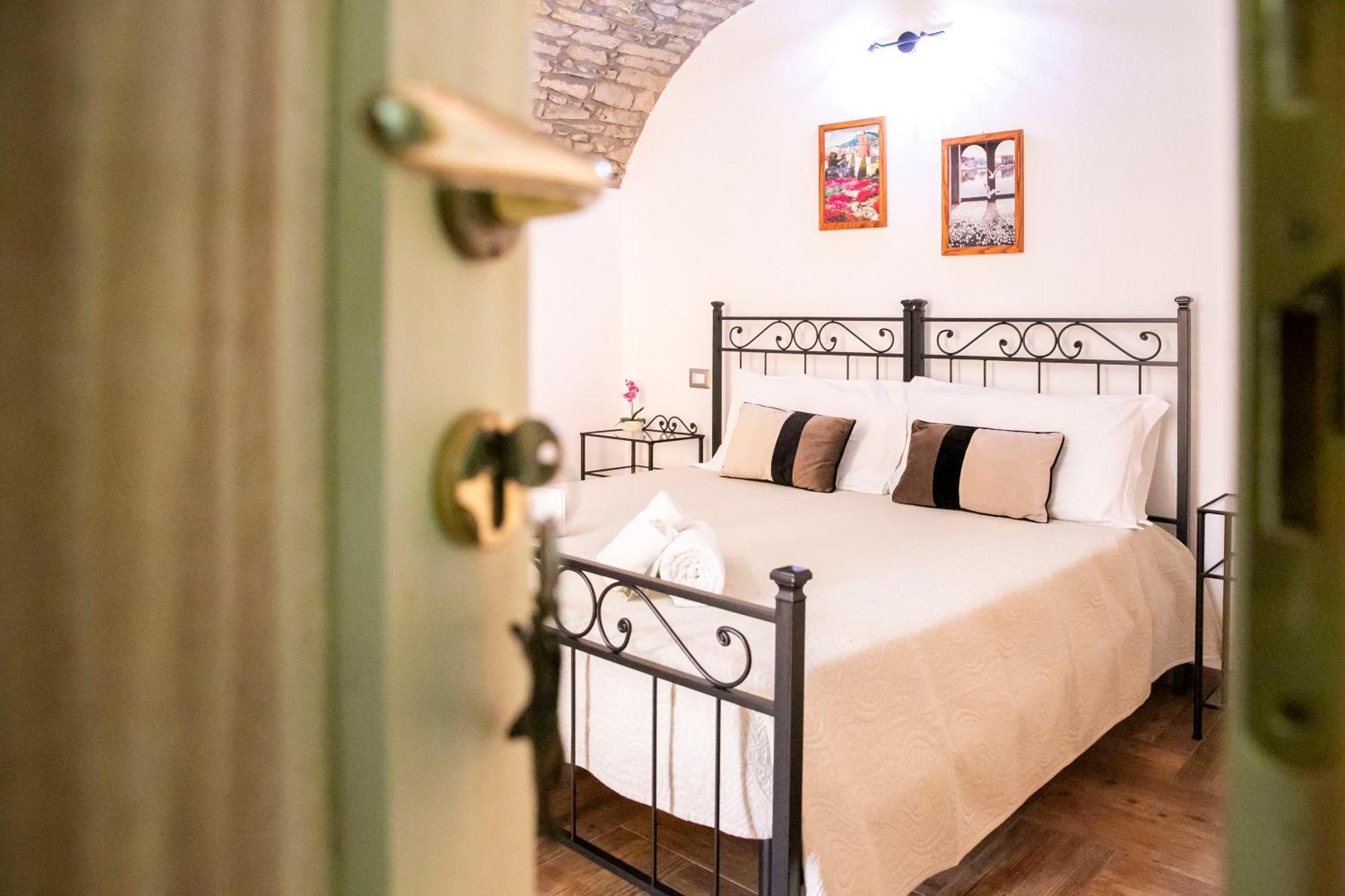 La Torre Del Pozzo Guest House Bosa Bagian luar foto